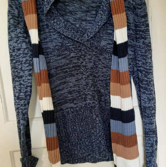 Sweater - Picture 1 of 6